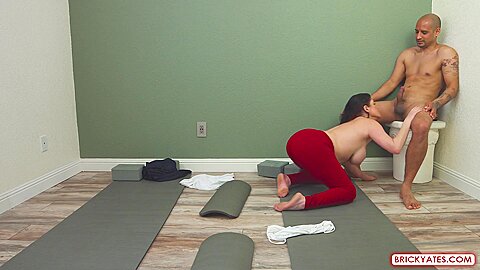  Horny Yoga Instructor Making Girls P2...
